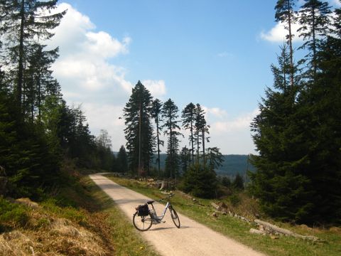 E-Bike-Ladestationen & Radverleih