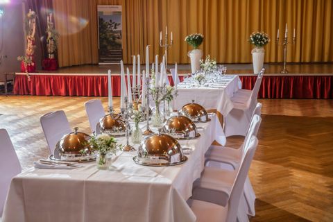 Festliche Tischdeko in der Festhalle